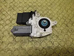 Linker achterraam motor SKODA OCTAVIA II 1K0959795E