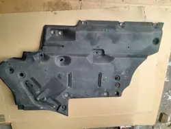 Escudo inferior Lexus NX OEM 58166-48070 Usado