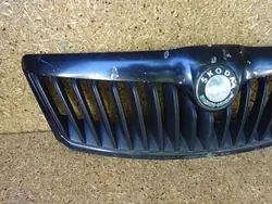 Frontstoßstange Grill SKODA OCTAVIA II LIFT 08-13 1Z0853661A