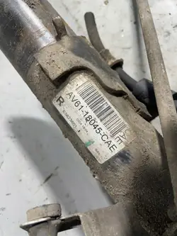 Oikea ohjausnivel OEM AV6118045CAE Fordille