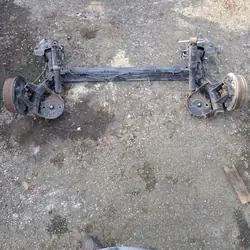 OEM 7113366 Viga suspensión trasera Renault Kangoo II