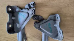 OPEL MOKKA A Motorhuvsgångjärn Vänster Höger Set 95141368 95141369