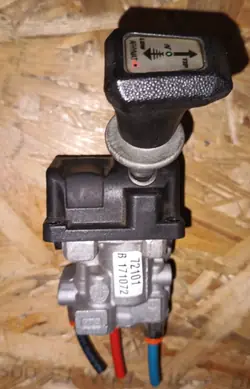 Válvula de volteo 3 posiciones OEM 171072 - Usada