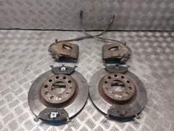 Begagnade Bromsskivor + Belägg + Bromsok Fram Skoda Octavia