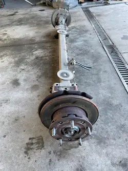OŚ OŚKA BELKA bakaxelupphängningsbalk Ford Transit MK8