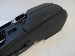 BMW 5 F10 F11 2.0D keskikonsoli käsinoja OEM