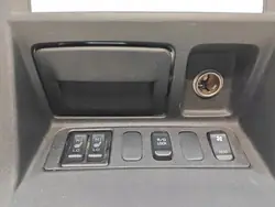 Panneau central Mitsubishi Pajero III MR402625
