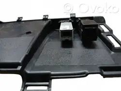 Toyota USB-Anschluss OEM 588130D030 - Gebraucht