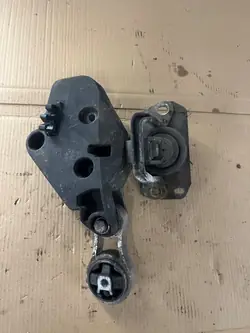 Support moteur 8200003828 pour 1.9 DCI Trafic Vivaro Primastar