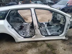 Toyota Avensis T27 kwartierstijl rechts OEM 01
