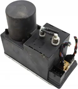 Audi central låspump OEM 8L0862257E - Begagnad