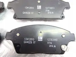 Fram bromsbelägg OEM 13412810 för Opel Zafira C