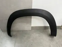Vasen lokasuojan trimmi Dacia Spring 638139334R