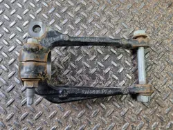 Dodge Challenger Alempi iskunvaimennin kiinnike OEM 68078352AB