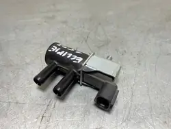 Válvula de vapor combustible Mitsubishi OEM FBZ16478 - Usado