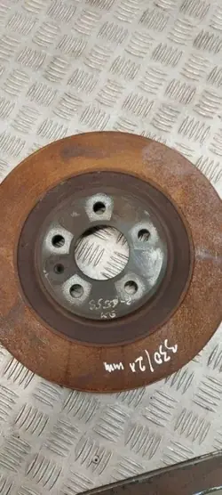Audi A5 2018 takaoikea jarrulevy OEM 8W2615601E