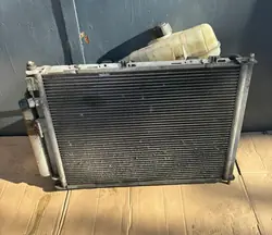 Radiateur d'eau Nissan OE OEM 21400BC00B - Occasion