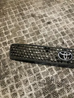 Toyota RAV4 XA10 1997 etupuskurin tuuletusritilä OEM 5310142050