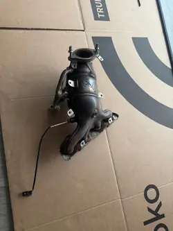 Renault OE Katalysaattori OEM 208A00444R - Käytetty