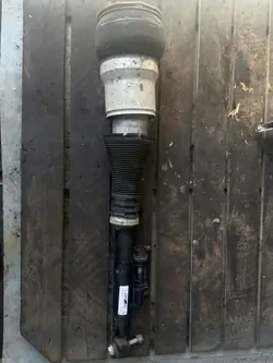 Mercedes S-klass W222 vänster bak stötdämpare OEM A2223205501