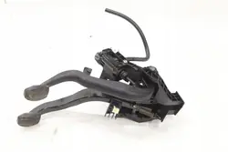 Pedal de embrague BMW OEM 6898135 - Estado usado