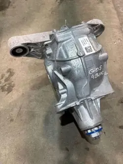 BMW Taka-akselin tasauspyörästö OEM 8849915 X6 G06