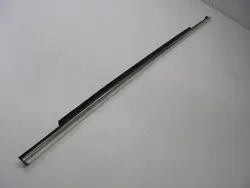 OEM LISTWA ZGARNIAJĄCA PRAWY PRZÓD MERCEDES C-KLASA W204 SEDAN PRZED LIFT 08 R