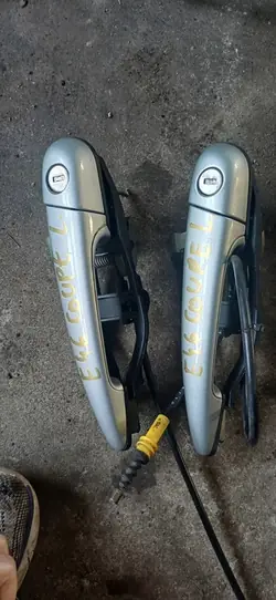 Mão da porta dianteira esquerda BMW E46 Coupe Titansilber