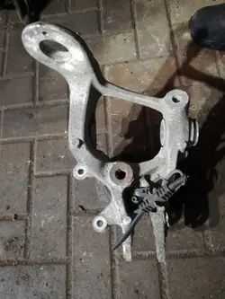 Audi A4 B8 vasen taka-akselinivel OEM 8K0505435AB