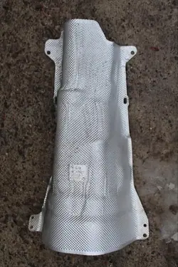 Escudo térmico Volvo OEM 31425010 para V40 II