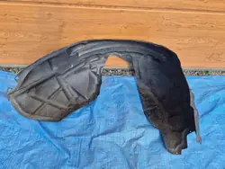 Etu oikea lokasuoja Dodge Challenger 2015-