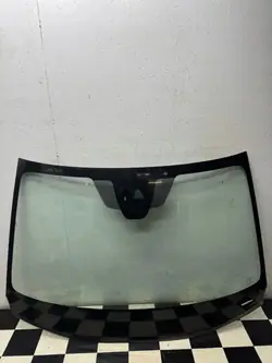 Gebruikte Mazda OE voorruit OEM 43R-011545