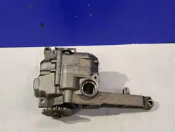 Mercedes öljypumppu OEM 6421810947 CLS W218:lle