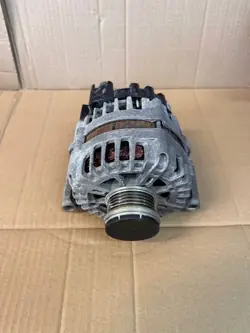 Vaihtovirtageneraattori Opel Astra J 2014 13588290