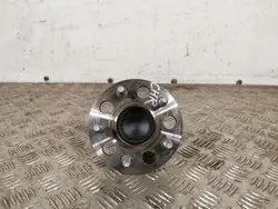 Toyota C-HR taka-akselin laakeripesä OEM FBZ11480