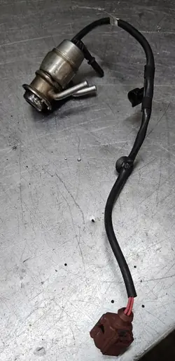 AdBlue-suutin OEM 04L131113P Volkswagenille