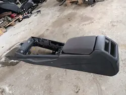 Keskikäytävän käsinoja OEM 5896 Audi A4 B9:lle