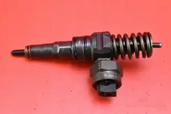 Ruiskutuspumppu OEM 038130073AA VW Passat B5 1.9 TDI:lle