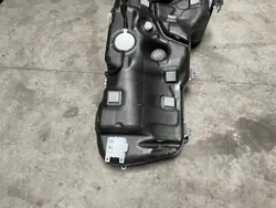 Réservoir carburant Volvo XC40 Mild Hybrid OEM 32325097