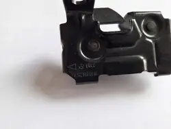 Cerradura capó Mercedes OEM A1728800560 - Usado