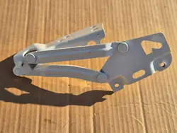 Charnière de Capot Droit Mercedes-Benz A9108803100