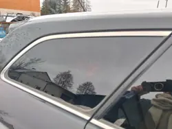 Gebrauchte rechte dunkle Karosserieglasscheibe OEM szyba R T27
