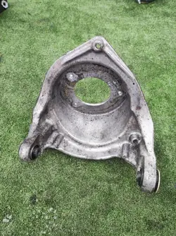 Citroen C5 III/X7 Etu-Vasen Jousituskiinnike OEM psa-968254280