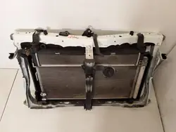 Frontlüfter OEM TOYOTAAURISIIPASPRZEDNICHŁODNICEKOLOR040