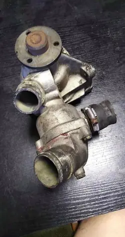 Carcaça do termóstato Mercedes-Benz OEM R1042030274