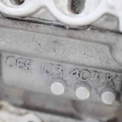 Linke Zylinderkopf Audi A4 (8K2, B8) 06E103065D
