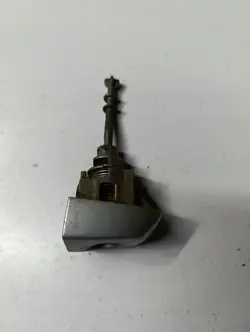 Inserção de fechadura dianteira direita Suzuki SX4 06-14 OEM sx4