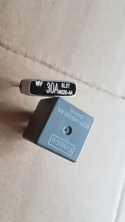 Relé sulakemoduuli FORD MUSTANG 2014 5C3T14B192AA