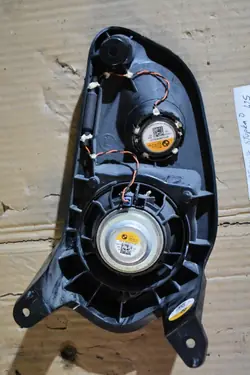 Högtalarsats OEM 6809332 D-stolpe Vänster BMW X7 G07