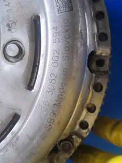 Volant moteur bi-masse VW Skoda Seat Audi 2.0 TDI 05L105266F